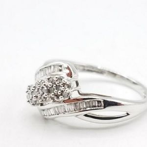 10k White Gold Diamond Ring